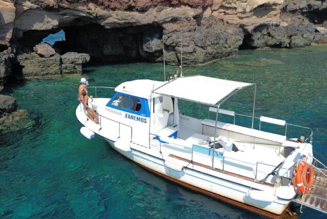 santorini boat tours