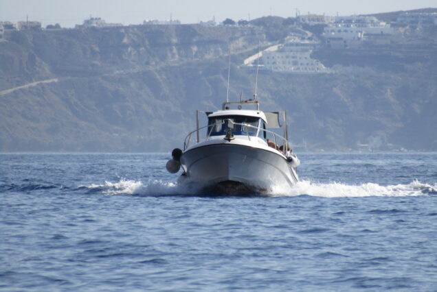 santorini boat tours